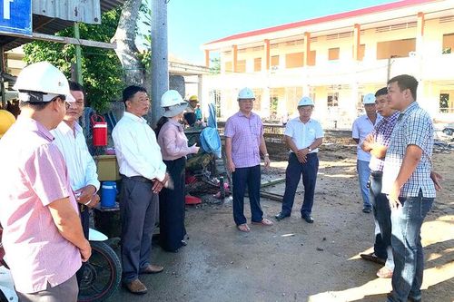 Chủ tịch UBND huyện Chợ Mới kiểm tra tiến độ thi công các công trình, dự án