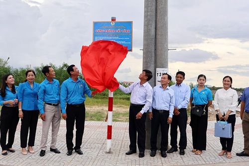 An Giang gắn biển công trình cấp tỉnh thứ 3 chào mừng Ngày thành lập Công đoàn Việt Nam tại TP. Châu Đốc