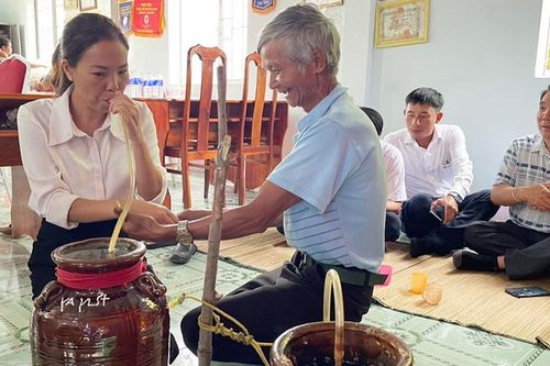 Độc đáo lễ cúng kết nghĩa của người Jrai