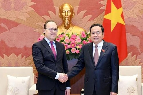Chủ tịch Quốc hội Trần Thanh Mẫn tiếp Đại sứ Liên bang Nga