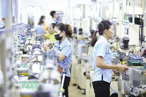 Đón làn sóng FDI lần thứ 4: Làm gì để không vuột mất 'đại bàng'