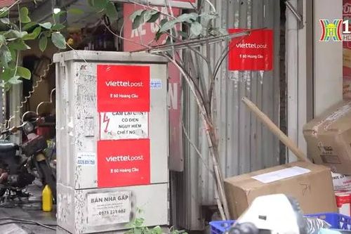 Không dẹp được nạn bôi bẩn tủ điện trên vỉa hè?