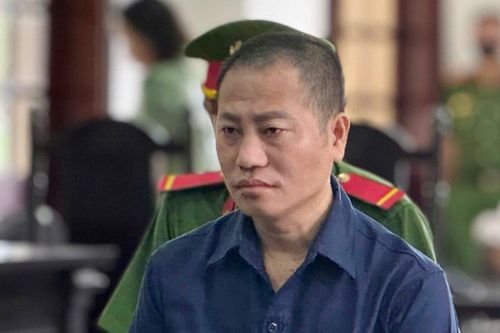 Người tự xưng 'Đại đức Thích Tâm Phúc' bật khóc khi hầu tòa, bị phạt 8 năm tù