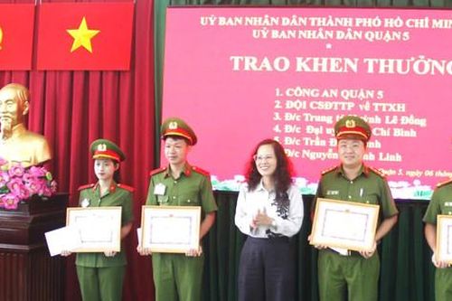 Khen thưởng tập thể, cá nhân có thành tích triệt xóa nhóm móc túi