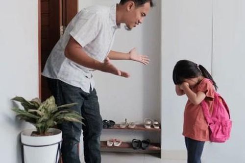 Dấu hiệu nhận diện cha mẹ có EQ thấp