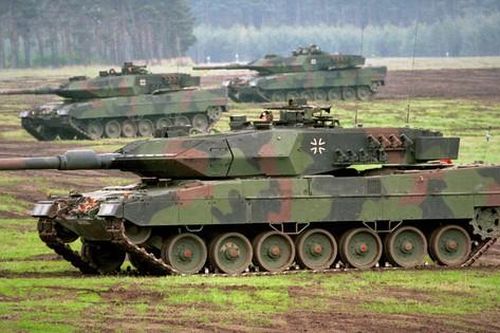Khoảnh khắc 2 xe tăng Leopard của Ukraine bị phá hủy