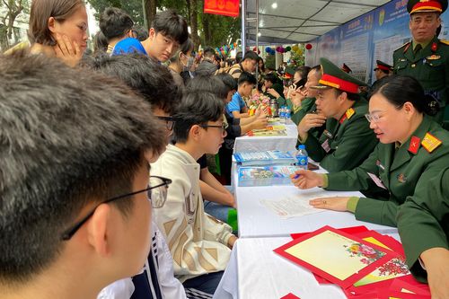 Tuyển sinh ĐH 2024: Lĩnh vực dịch vụ vận tải giảm 20%, khoảng 77.000 nguyện vọng
