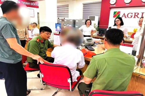 Cụ ông 86 tuổi thoát 'bẫy lừa' trong gang tấc