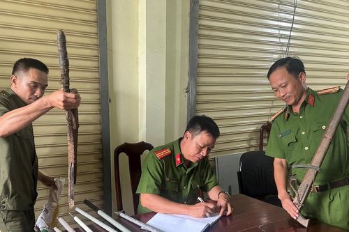 Đắk Nông: Tổ bảo vệ ANTT ở cơ sở vận động nhân dân giao nộp súng tự chế