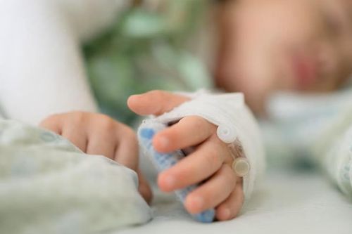 Bé 1 tuổi ho đến kiệt sức vì căn bệnh nguy hiểm
