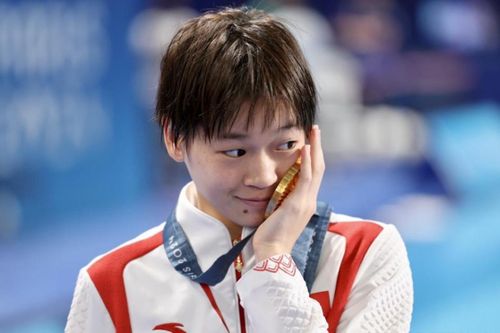 'Nữ hoàng nhảy cầu' Olympic thi đấu để kiếm tiền chữa bệnh cho mẹ
