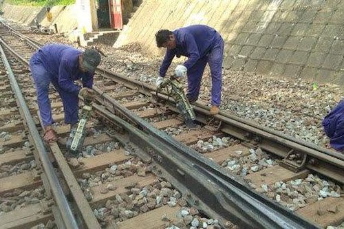 Thay 480 bộ ghi tốc độ cao tuyến đường sắt Hà Nội–TP Hồ Chí Minh