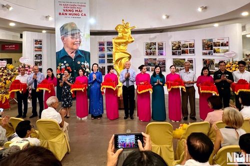 Triển lãm, ra mắt sách ảnh '70 năm Chiến thắng Điện Biên Phủ - Vang mãi bản hùng ca'