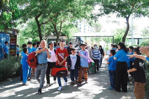 Trường Hy Vọng đón gần 100 học sinh mới nhập trường