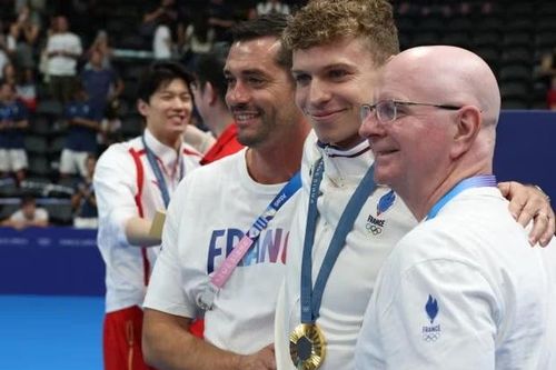 HLV của Phelps đã biến Marchand thành huyền thoại bơi lội Olympic như thế nào?
