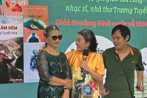 Nhà thơ Trương Tuyết Mai đón tuổi 80 với 'Hòa âm đêm'