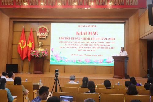 Bồi dưỡng chính trị hè cho giáo viên trước thềm năm học mới
