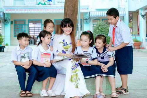 Cô giáo 9X xuất sắc giành giải Đặc biệt thi thiết kế bài giảng điện tử tiếng Anh