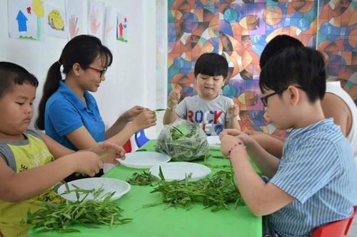 Dạy con biết yêu thương