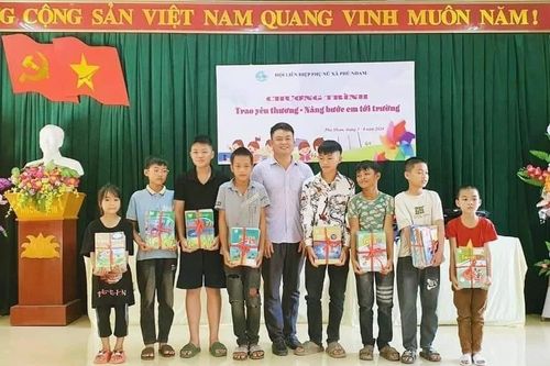 Yên Bái: 72 trẻ em mồ côi, trẻ em có hoàn cảnh khó khăn được hỗ trợ trước thềm năm học mới