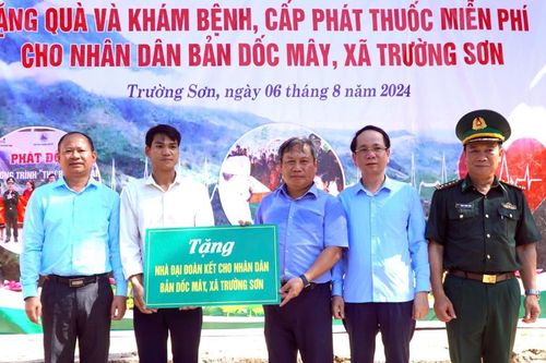 Lãnh đạo tỉnh Quảng Bình kiểm tra công tác quản lý biên giới và đời sống đồng bào tại xã Trường Sơn