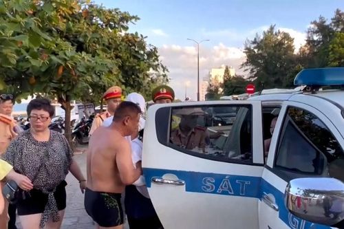 Hình ảnh nhận 'mưa lời khen' của CSGT Quảng Bình