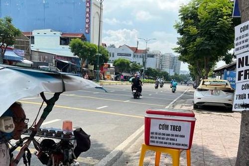 'Cơm treo' xúc động ở TPHCM