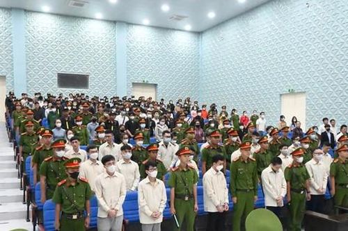 Xử vụ núp bóng công ty luật đòi nợ thuê số bị cáo đông chưa từng có tại Tiền Giang