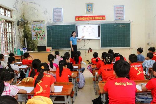 Học sinh vùng cao xứ Nghệ háo hức đến lớp học tiếng Anh miễn phí