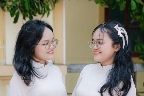 Nghị lực vượt khó của hai chị em song sinh cùng dắt nhau vào đại học