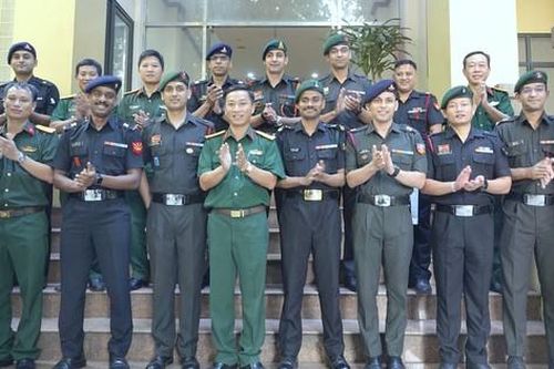 Sĩ quan trẻ Việt Nam và Ấn Độ cùng hướng về tương lai tốt đẹp hơn