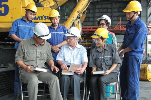 Nhà văn 85 tuổi và những tác phẩm về 'người trần gian làm việc âm phủ'