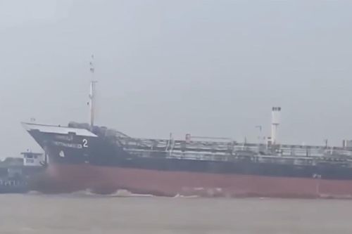 Thông tin mới vụ tàu hàng va chạm với phà chở khách, 1 người bị thương
