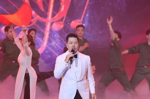 Xúc động chương trình nghệ thuật đặc biệt 'Màu hoa đỏ'