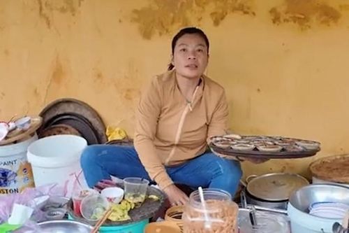 Video chủ gánh bánh bèo vỉa hè Hội An nói tiếng Anh như gió, hút triệu người xem