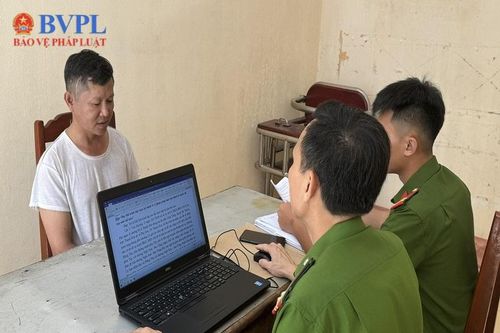 Hạt phó Hạt Quản lý đường bộ trộm biển báo giao thông