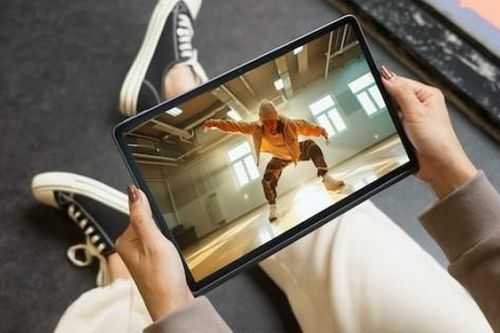 Máy tính bảng 'hiếm có khó tìm' với 8 loa JBL, làm được loa di động