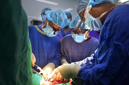 Lần đầu tiên Việt Nam ghép khí quản từ người cho chết não thành công