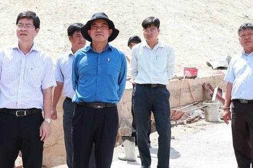 Lãnh đạo UBND tỉnh Bình Thuận kiểm tra thực tế công trình đường liên huyện dọc kênh chính