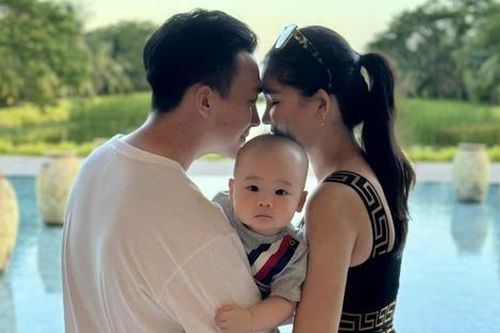 Vợ chồng Lê Âu Ngân Anh đưa con trai đi chơi, khung hình gia đình đầy hạnh phúc