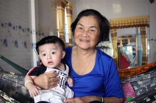 Người phụ nữ nghèo 4 ngày trúng số liên tiếp 4 lần, cả nhà đổi đời