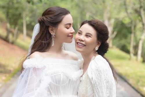 Người phụ nữ suýt đổi mạng sống để sinh Hồ Ngọc Hà, giờ liên tục khoe chuyện vui