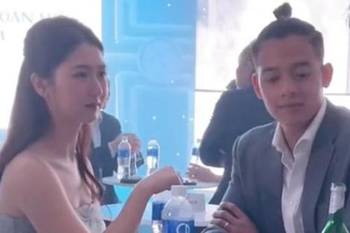 Trí Thịt Bòa và Hà My lần đầu lộ diện sau lễ ăn hỏi, vợ sắp cưới bị soi vòng 2 lùm lùm
