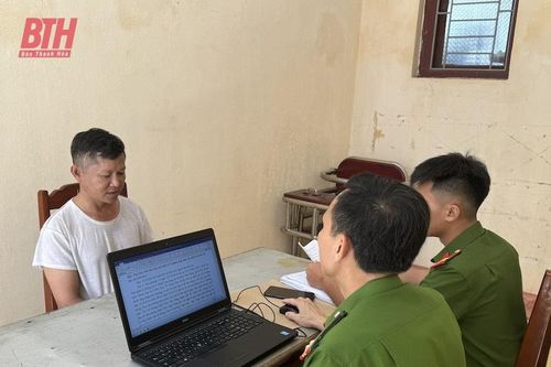 Bắt giữ Hạt phó Hạt Quản lý đường bộ trộm biển báo giao thông