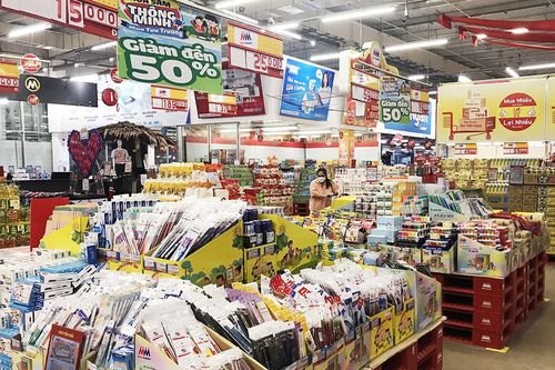 Sôi động thị trường chuẩn bị năm học mới