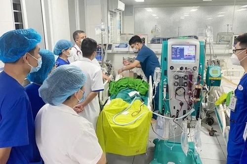 Cứu sống 2 công nhân hôn mê sâu, nghi ngộ độc khí trong bể chứa thực phẩm