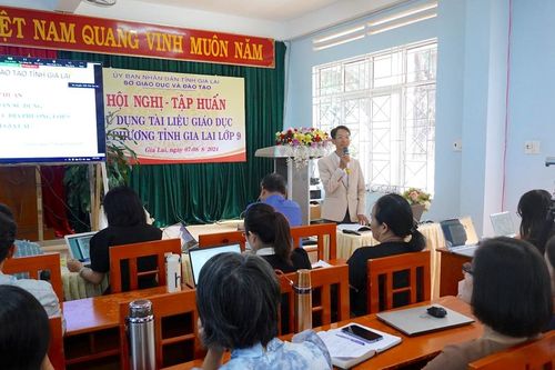 Tập huấn sử dụng Tài liệu Giáo dục địa phương tỉnh Gia Lai lớp 9