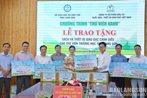 Tặng gần 3.000 cuốn sách cho các thư viện trường học tại Lạng Sơn