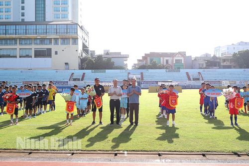 Khai mạc Giải bóng đá nhi đồng Cúp Phát thanh và Truyền hình tỉnh Ninh Bình lần thứ 26