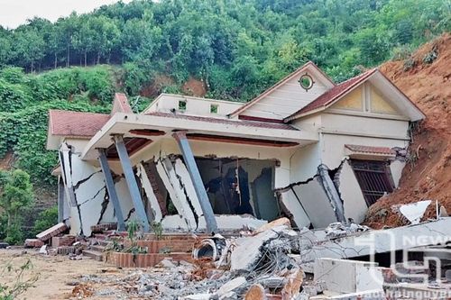 Định Hóa: Kịp thời di dời một hộ trước khi bị sập nhà do sạt lở đất